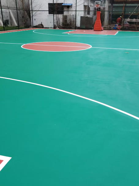 杨浦 球场长期使用易出现地面开裂